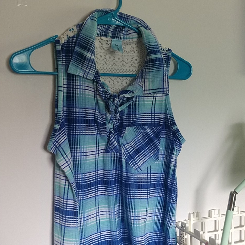 Sleeveless shirt
